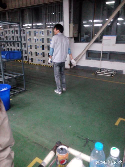 流水线上班图片里的故事 药品互联网信息服务如何悄然改变工厂生活