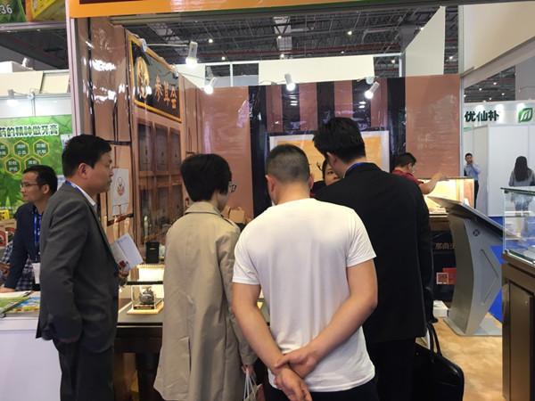 互联网+体验店 重构医药零售的源头、生产与信息服务闭环